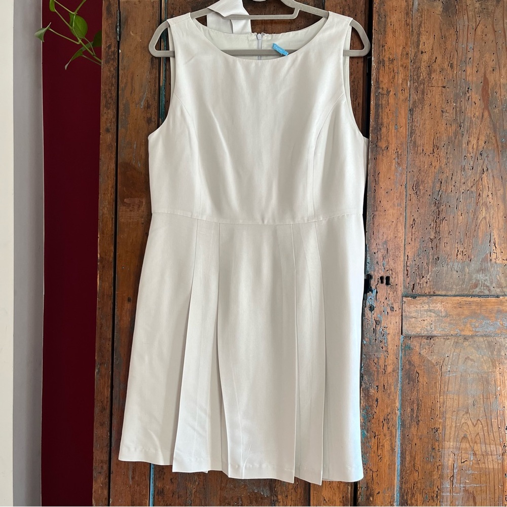 J. McLaughlin 100% Silk Soft Grey A-Line Pleated Dress with Sash Belt